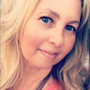 Meet your Posher, Deborah